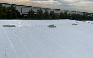 Chantier cool roof entrepôt logistique Groupe Antoine